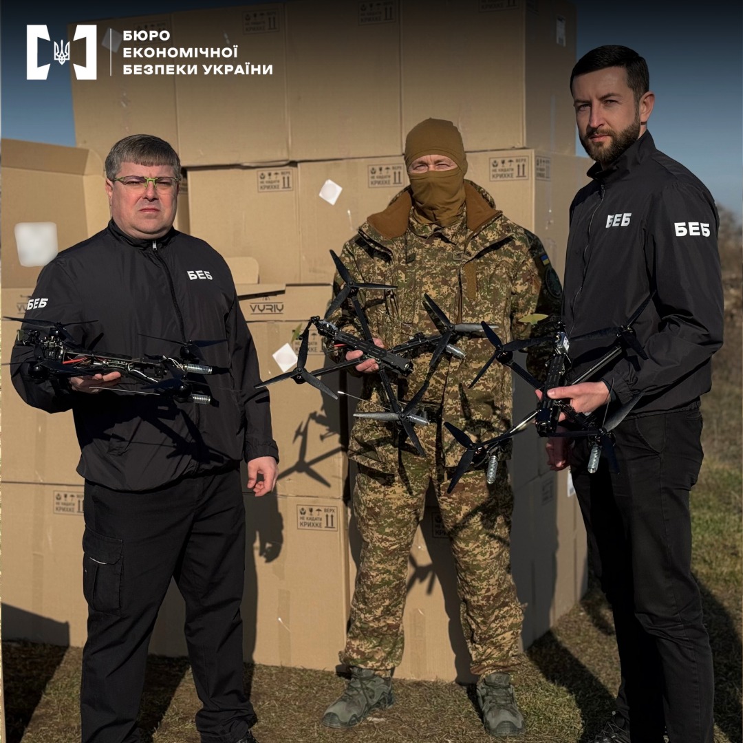 БЕБ Одещини передало військовим безпілотники, придбані за податки підприємства, що займалося незаконним експортом