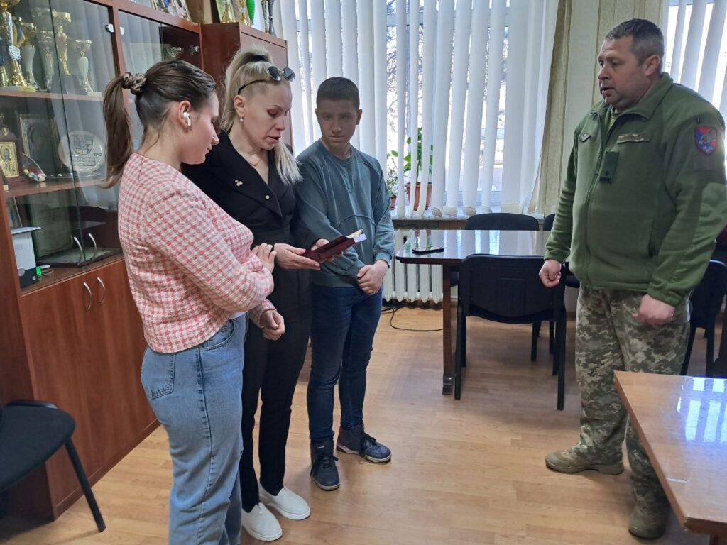 У другі роковини загибелі Героя з Арцизької громади його родині передали державну нагороду