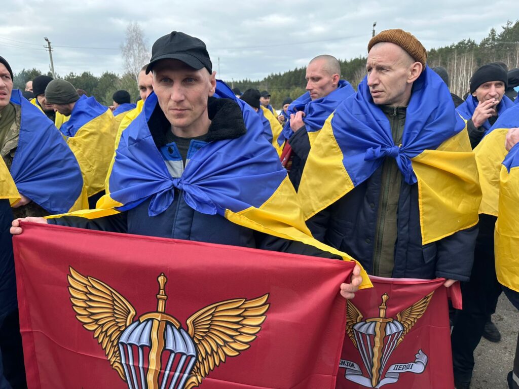 Другий день обміну: з російської неволі визволено 300 військових та двох цивільних українців