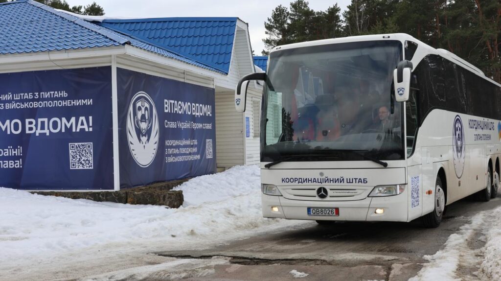 Другий день обміну: з російської неволі визволено 300 військових та двох цивільних українців