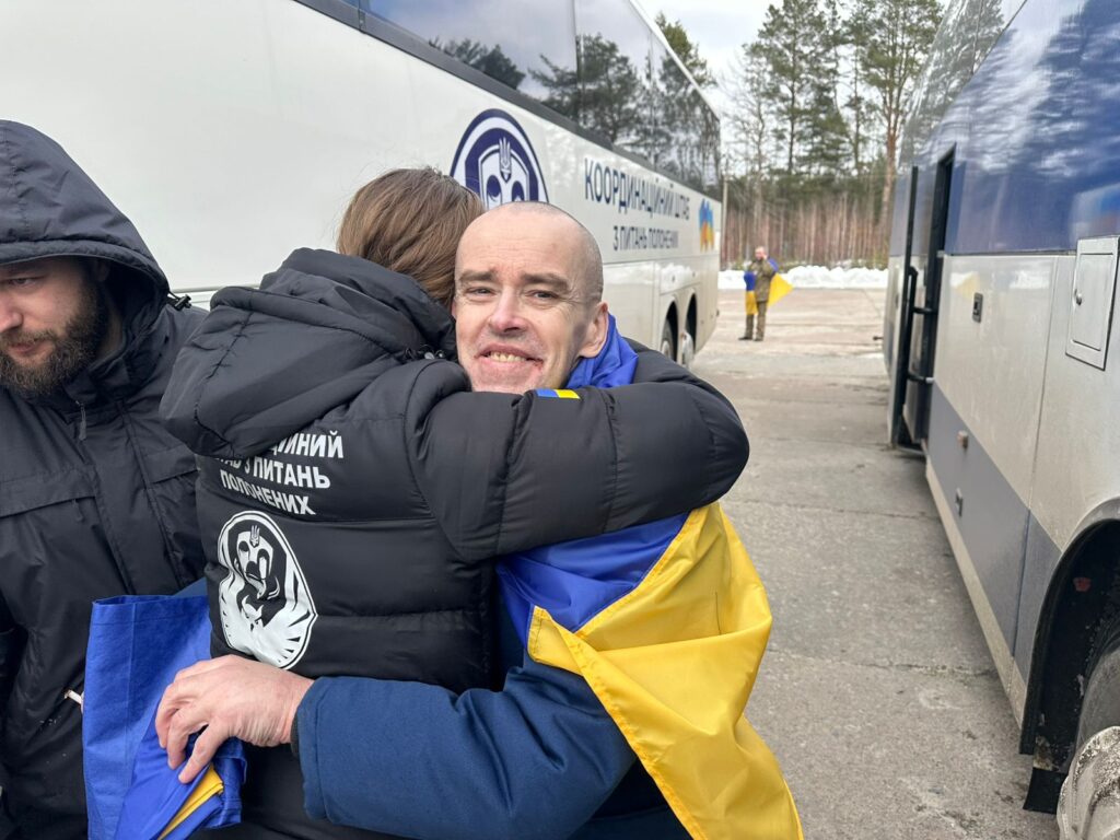Другий день обміну: з російської неволі визволено 300 військових та двох цивільних українців