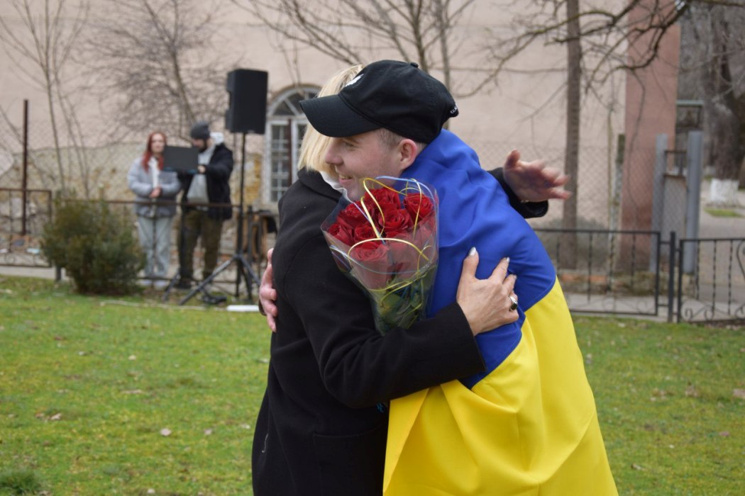 Саратська громада зустріла звільненого з полону Дмитра Шалара, якого росія засудила на довічне