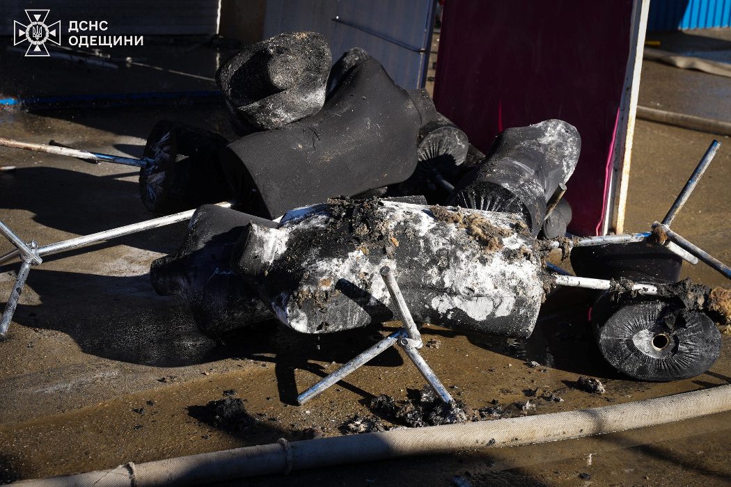 Масштабна пожежа на промринку "7-й км": вогонь знищив три торгівельні павільйони