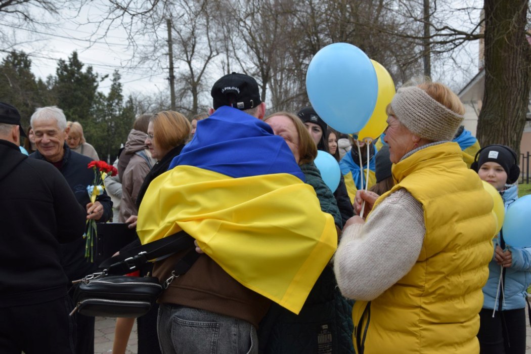 Саратська громада зустріла звільненого з полону Дмитра Шалара, якого росія засудила на довічне