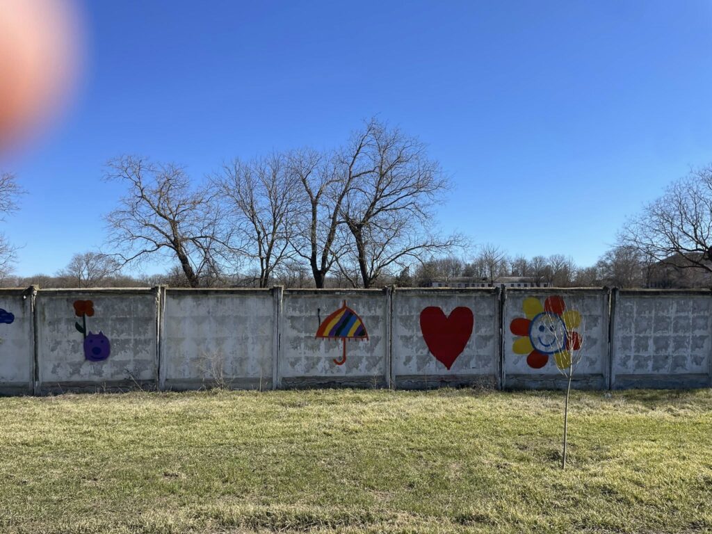 Замість нецензурщини - малюнки: у громаді Білгород-Дністровського району борються з вандалізмом