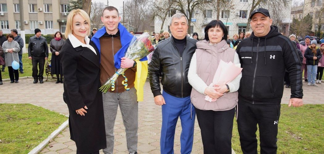 Саратська громада зустріла звільненого з полону Дмитра Шалара, якого росія засудила на довічне