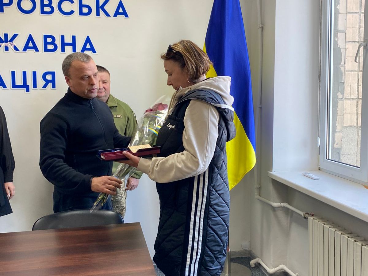 Посмертні відзнаки загиблих молодих Героїв з Білгород-Дністровського району передали їхнім матерям