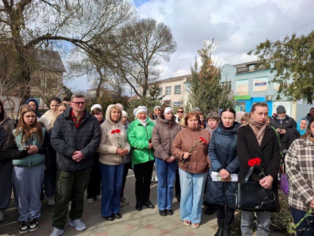 У місті Вилкове вшанували загиблих у війні військовослужбовців на Алеї Пам'яті