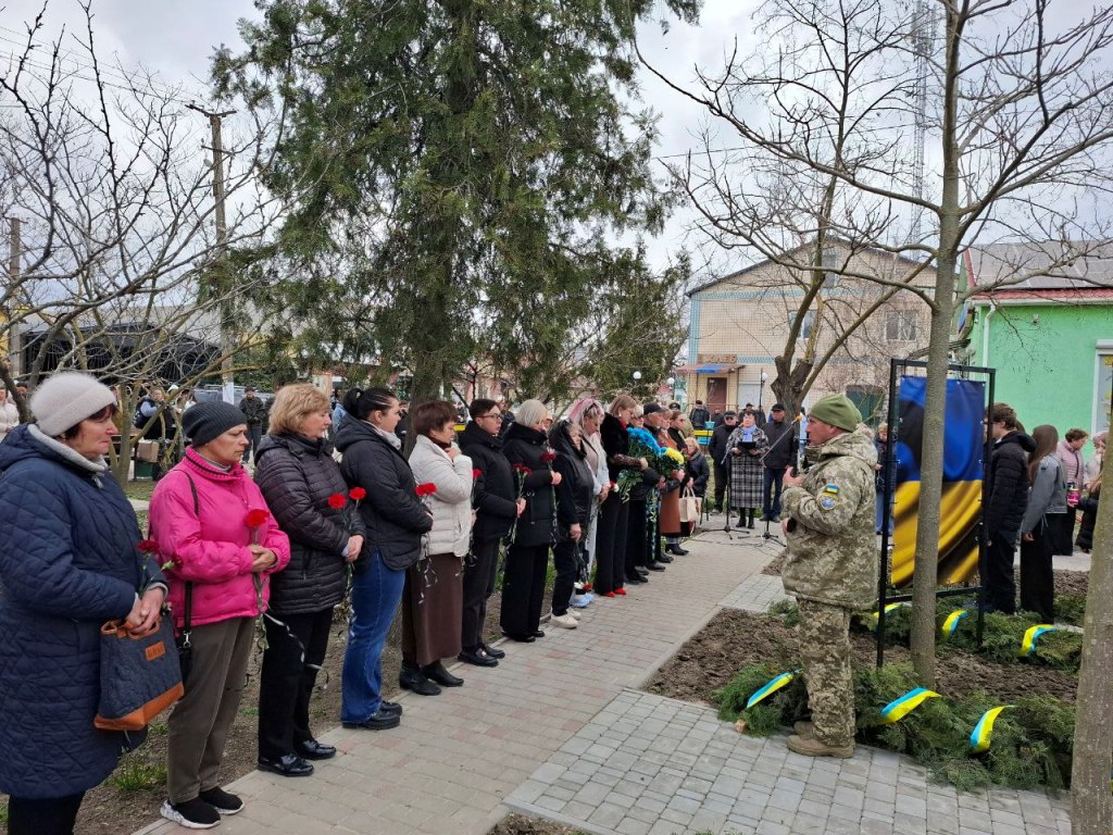У місті Вилкове вшанували загиблих у війні військовослужбовців на Алеї Пам'яті