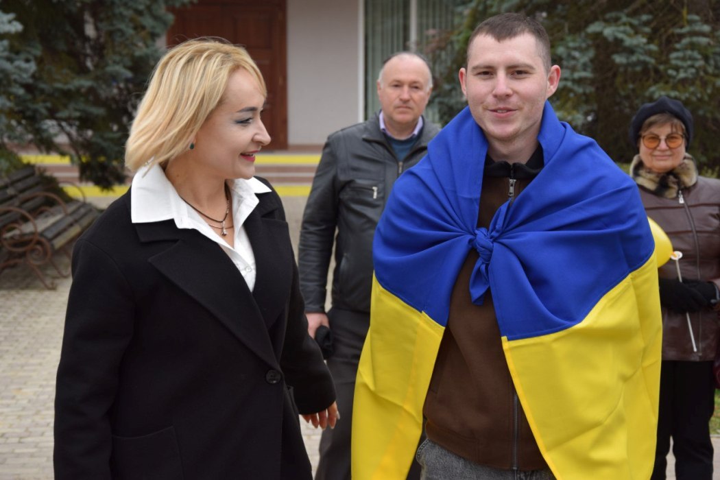 Саратська громада зустріла звільненого з полону Дмитра Шалара, якого росія засудила на довічне