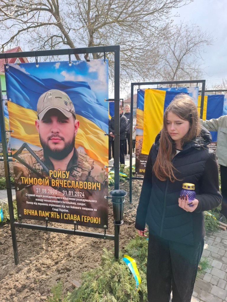 У місті Вилкове вшанували загиблих у війні військовослужбовців на Алеї Пам'яті