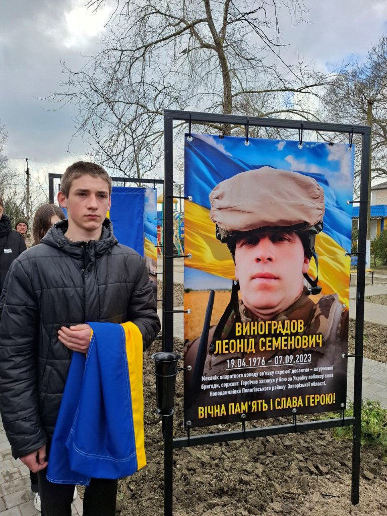 У місті Вилкове вшанували загиблих у війні військовослужбовців на Алеї Пам'яті