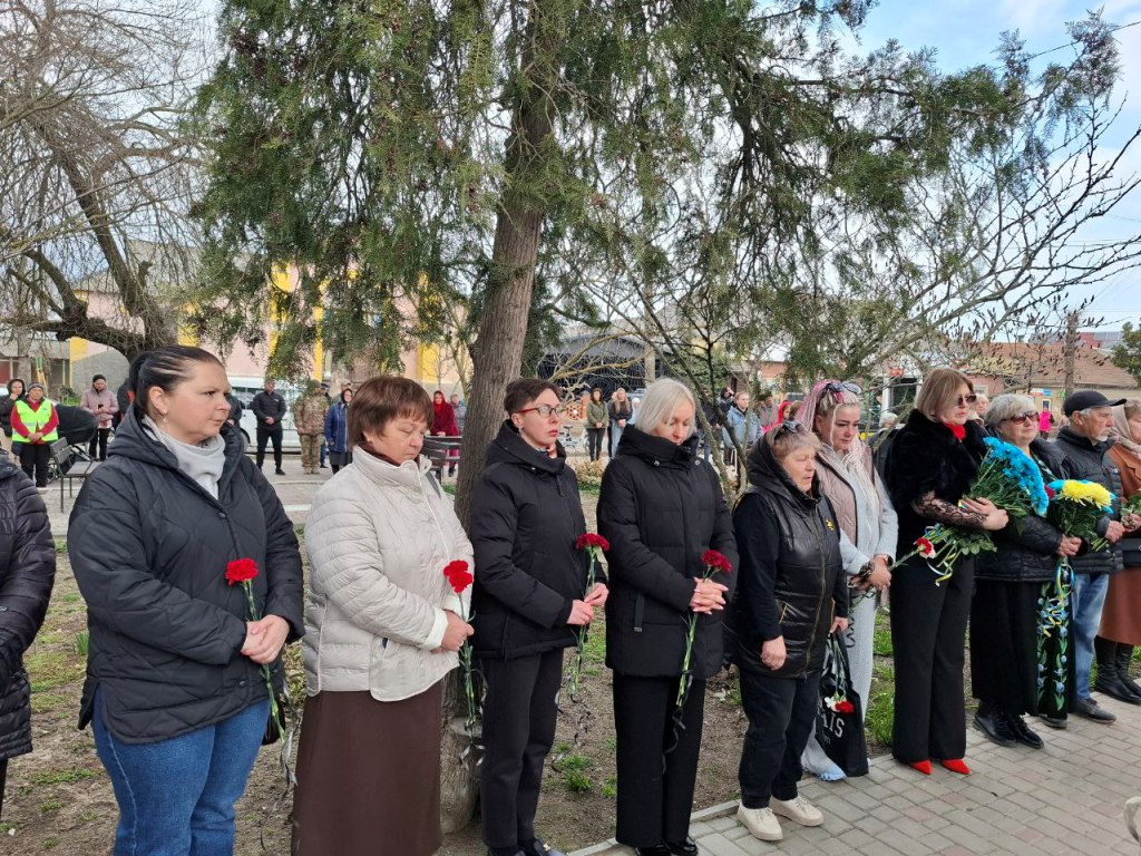 У місті Вилкове вшанували загиблих у війні військовослужбовців на Алеї Пам'яті