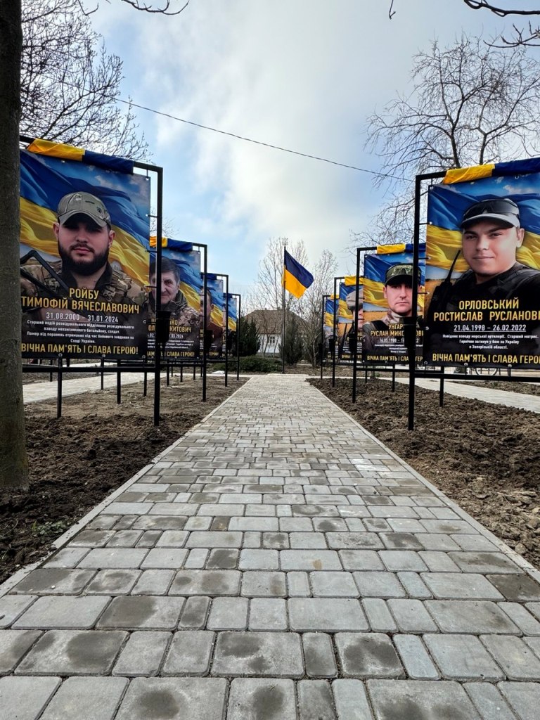 У місті Вилкове вшанували загиблих у війні військовослужбовців на Алеї Пам'яті