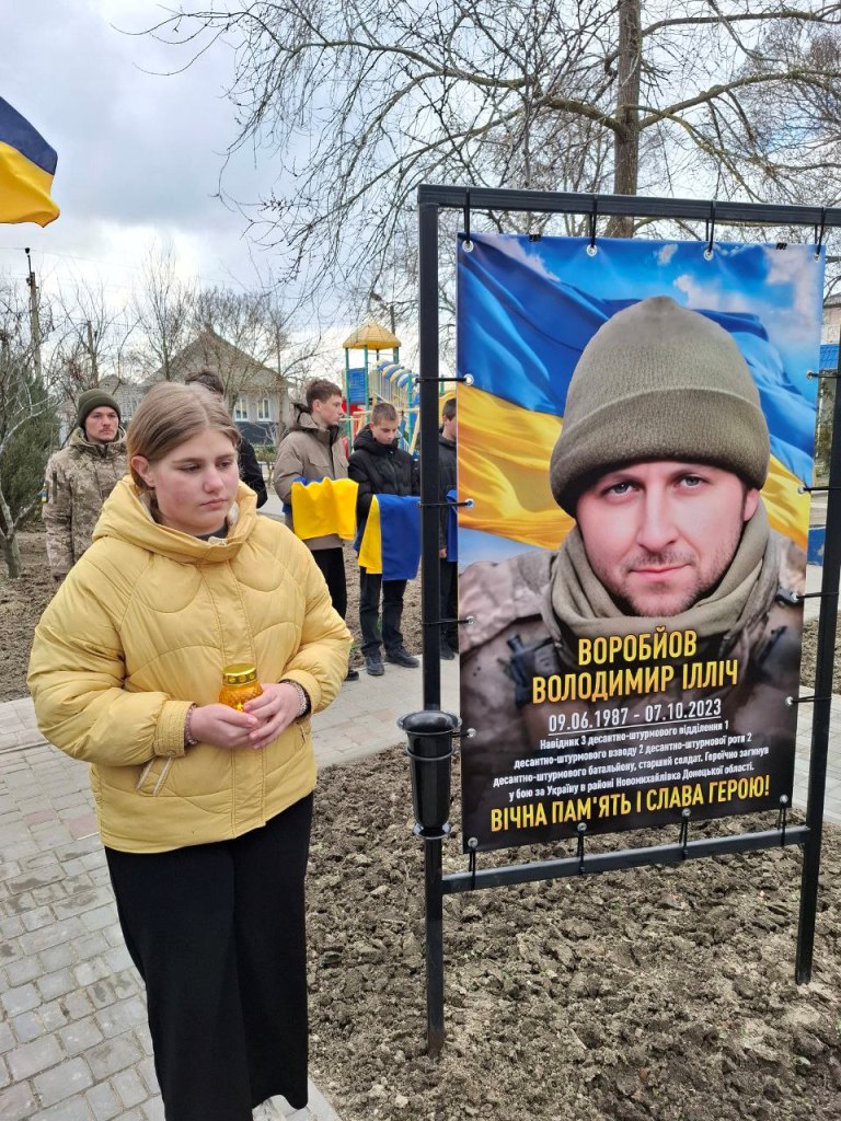 У місті Вилкове вшанували загиблих у війні військовослужбовців на Алеї Пам'яті