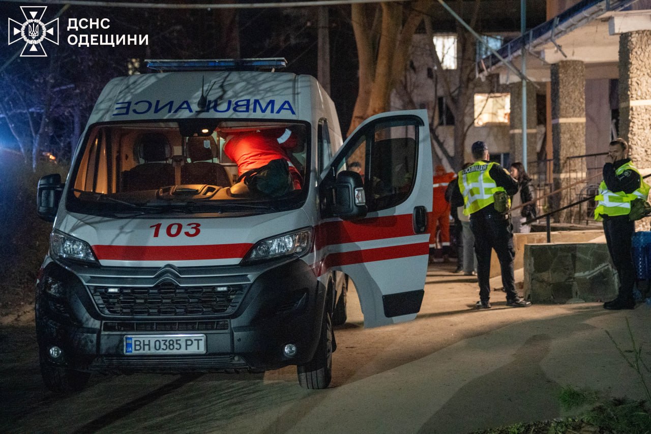 Ворог масовано атакував Одесу: одна людина загинула, 11 постраждалих (оновлено)