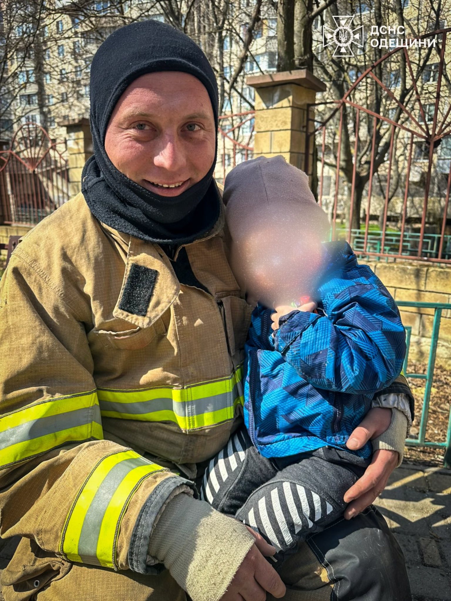 На Одещині дворічна дитина впала у відкритий люк