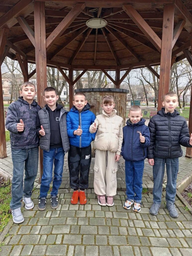 Десять щасливих сердець: родина з Бессарабської громади подарувала тепло ще двом дітям-сиротам