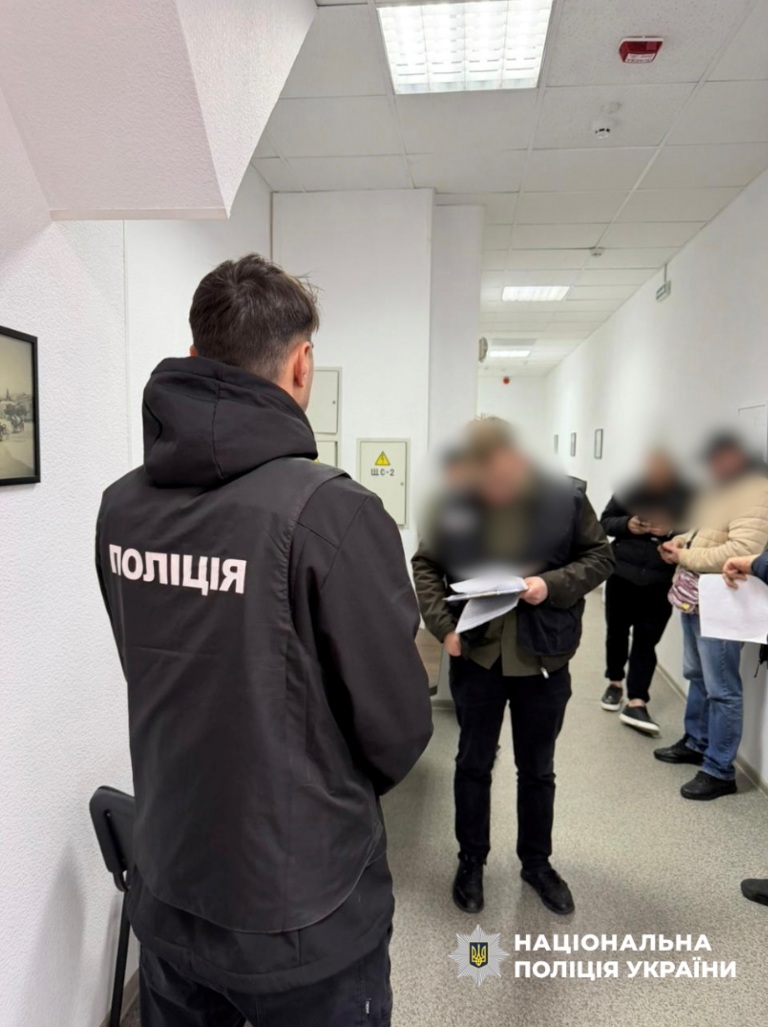 В Одеській області викрили схему закупівлі дров для ЗСУ за завищеними цінами