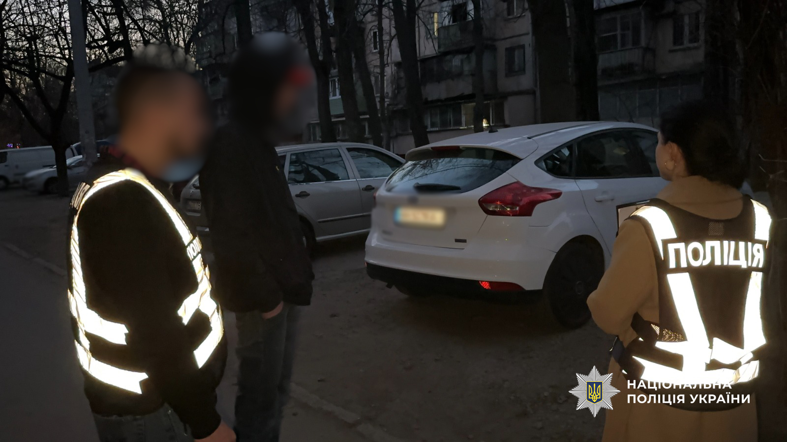 Підпалив дві автівки, а грошей так і не отримав: мешканцю Одещини загрожує до десяти років ув’язнення