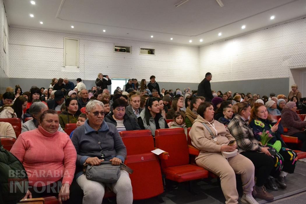 У Кілії видовищним концертом зустрічали свято весни і краси