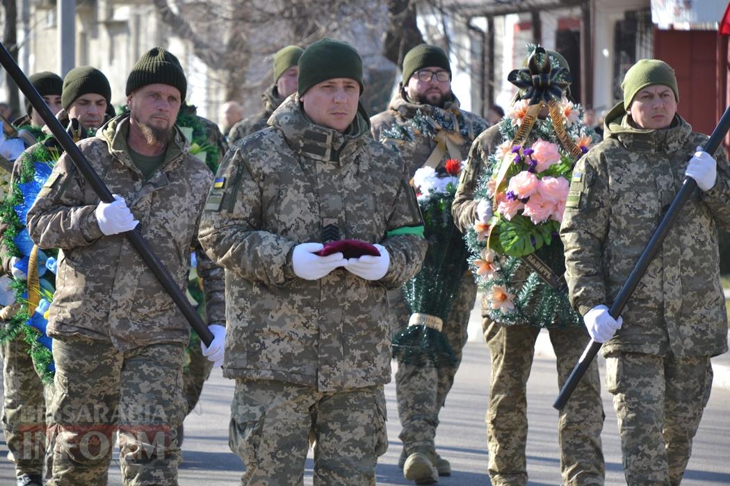Мріяв про Перемогу та повернення на Зміїний: Кілія простилася з загиблим на Сумщині прикордонником