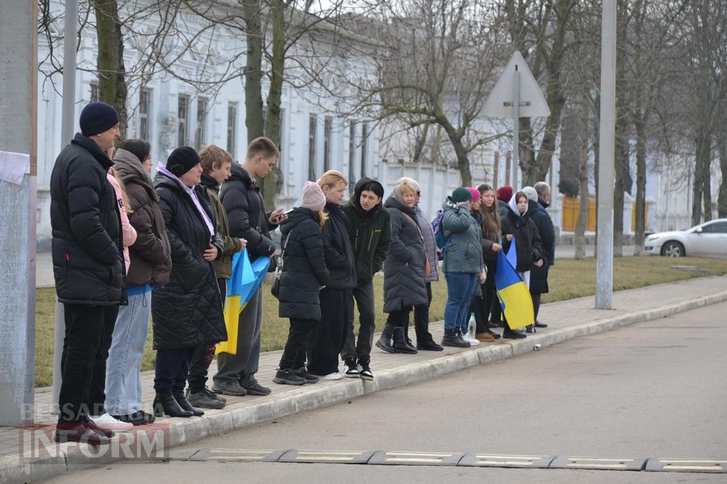 У Кілії з військовими почестями та живим коридором провели в останню путь кулеметника Руслана Дубовенка