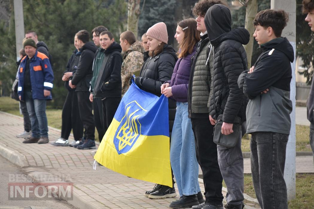 У Кілії з військовими почестями та живим коридором провели в останню путь кулеметника Руслана Дубовенка