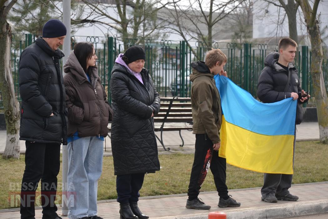У Кілії з військовими почестями та живим коридором провели в останню путь кулеметника Руслана Дубовенка
