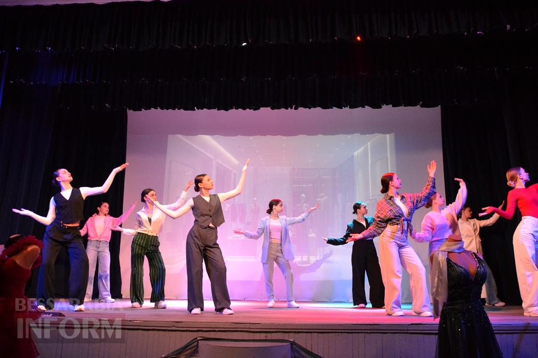 У Кілії видовищним концертом зустрічали свято весни і краси