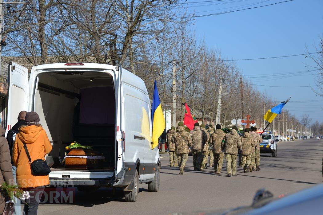 Мріяв про Перемогу та повернення на Зміїний: Кілія простилася з загиблим на Сумщині прикордонником
