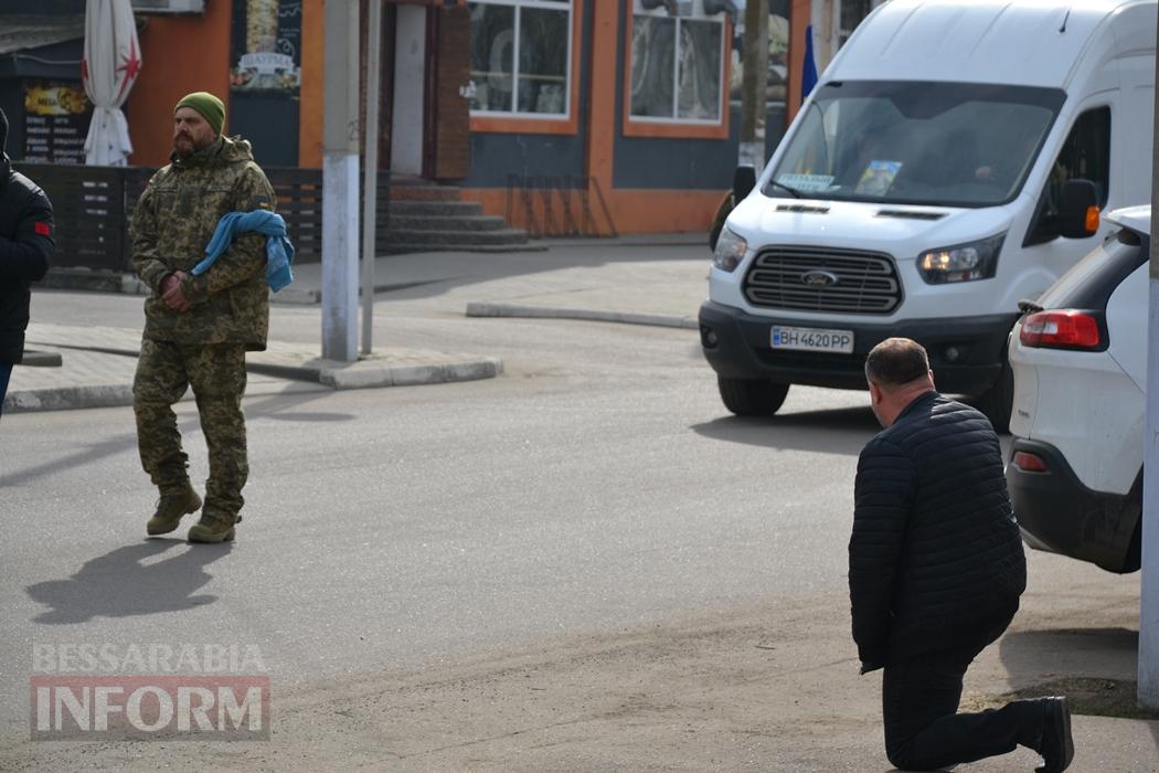 У Кілії з військовими почестями та живим коридором провели в останню путь кулеметника Руслана Дубовенка