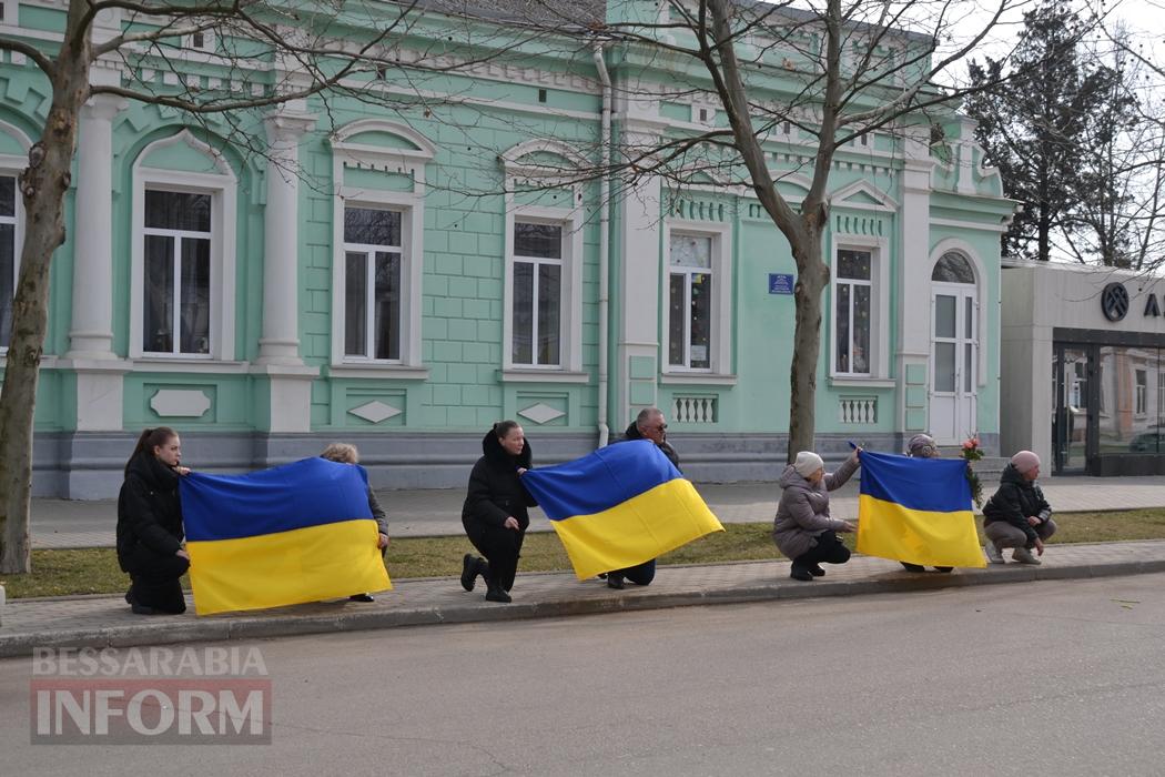 У Кілії з військовими почестями та живим коридором провели в останню путь кулеметника Руслана Дубовенка