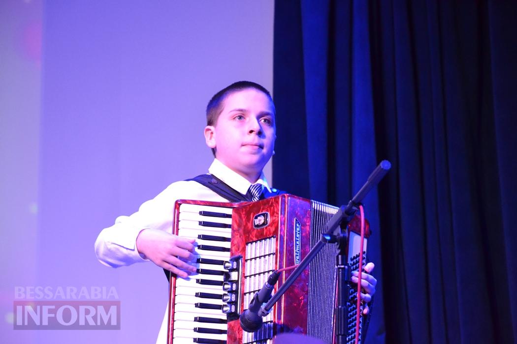 У Кілії видовищним концертом зустрічали свято весни і краси