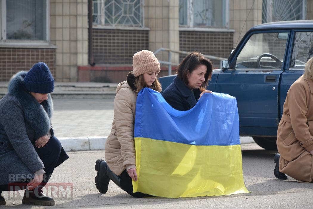У Кілії з військовими почестями та живим коридором провели в останню путь кулеметника Руслана Дубовенка