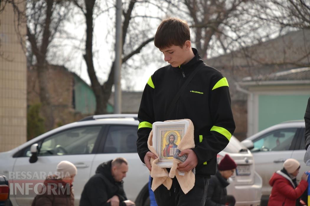 У Кілії з військовими почестями та живим коридором провели в останню путь кулеметника Руслана Дубовенка