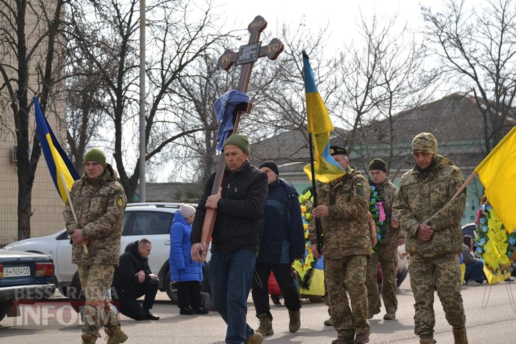 У Кілії з військовими почестями та живим коридором провели в останню путь кулеметника Руслана Дубовенка