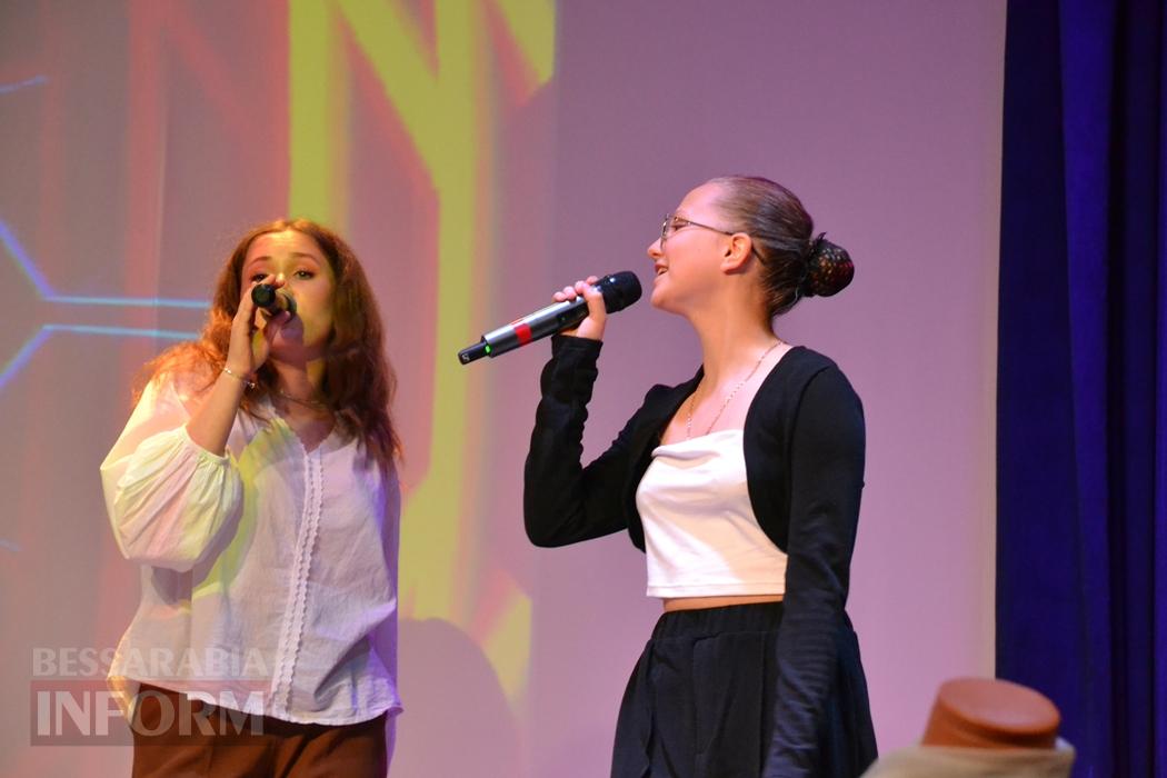 У Кілії видовищним концертом зустрічали свято весни і краси
