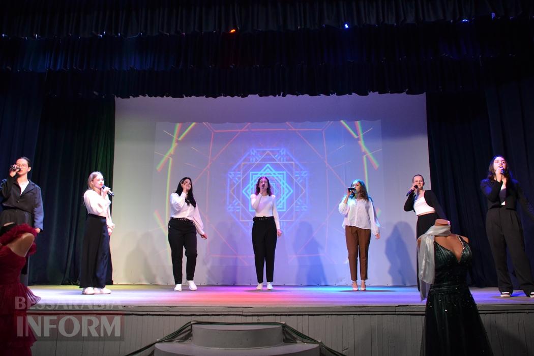 У Кілії видовищним концертом зустрічали свято весни і краси