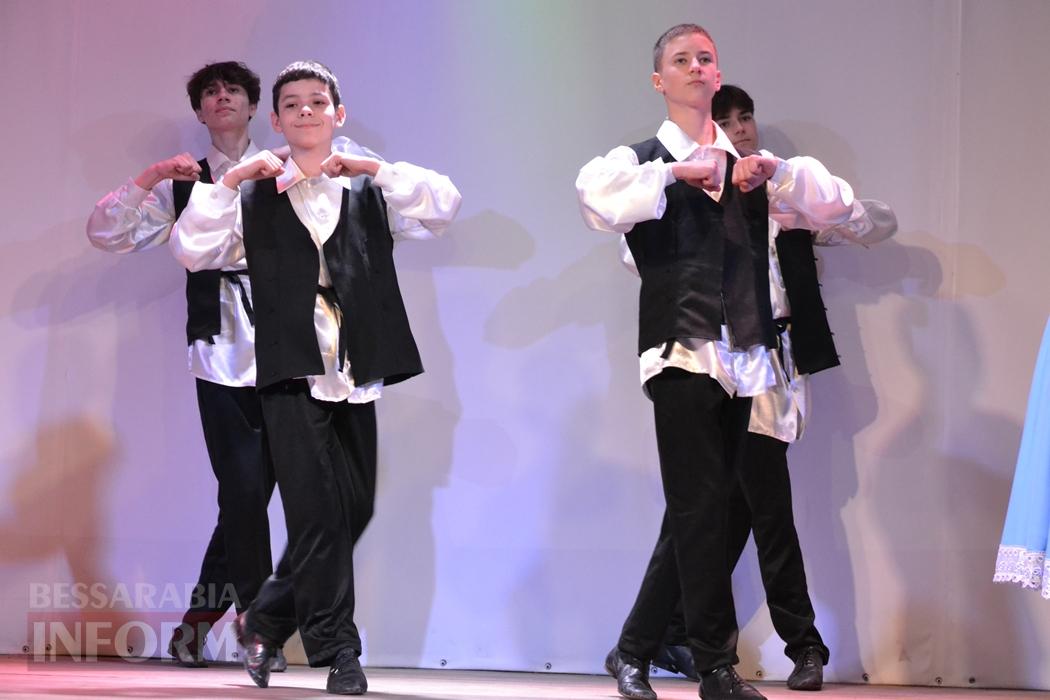 У Кілії видовищним концертом зустрічали свято весни і краси