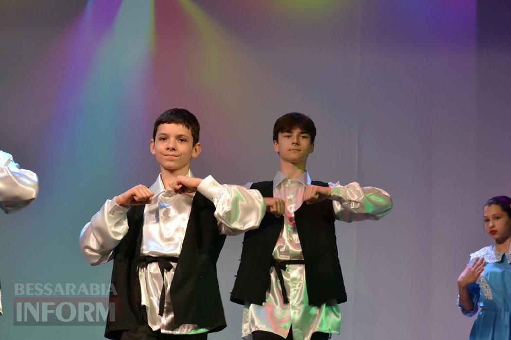 У Кілії видовищним концертом зустрічали свято весни і краси