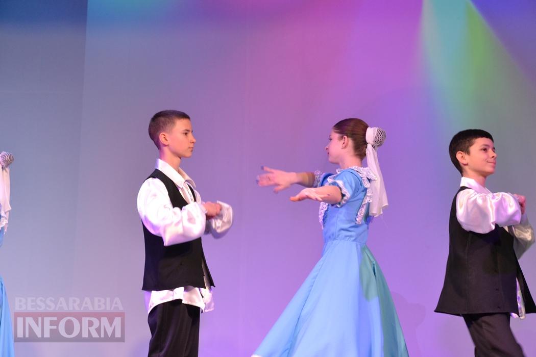 У Кілії видовищним концертом зустрічали свято весни і краси