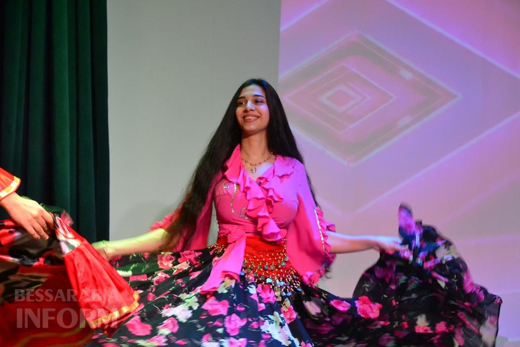 У Кілії видовищним концертом зустрічали свято весни і краси