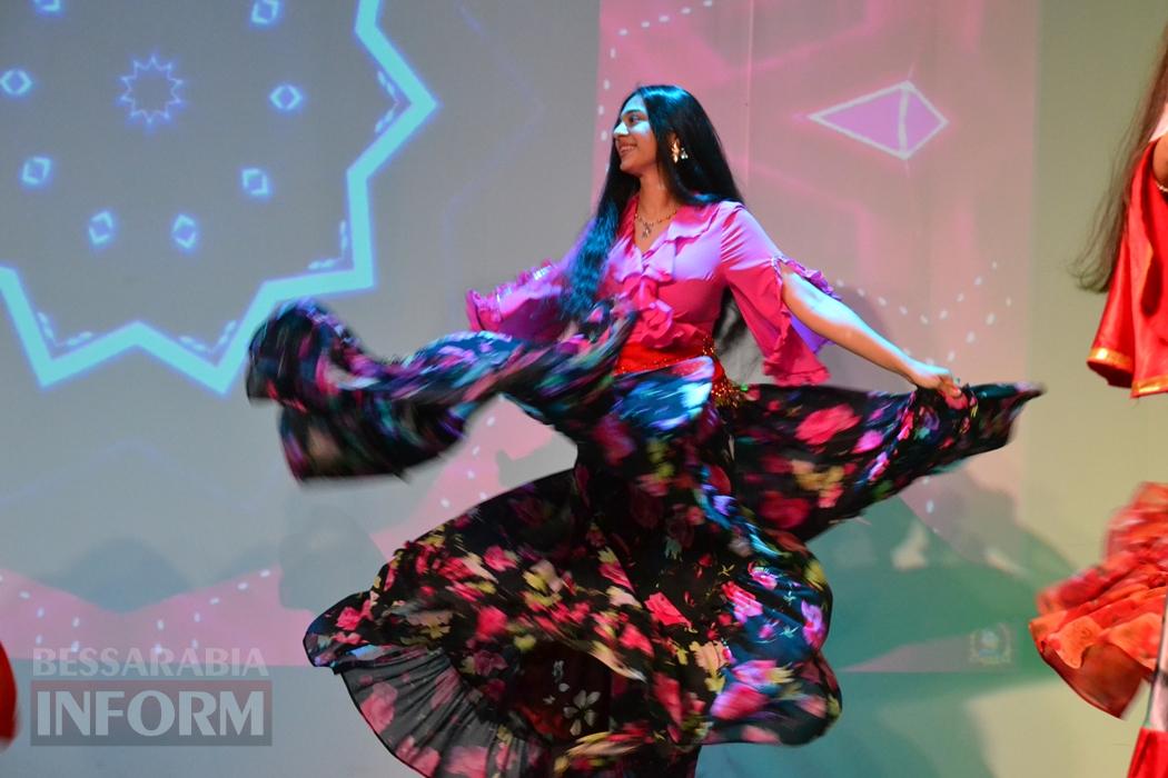 У Кілії видовищним концертом зустрічали свято весни і краси