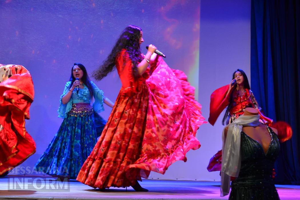 У Кілії видовищним концертом зустрічали свято весни і краси