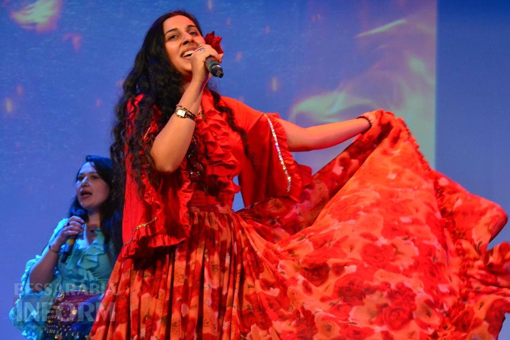 У Кілії видовищним концертом зустрічали свято весни і краси