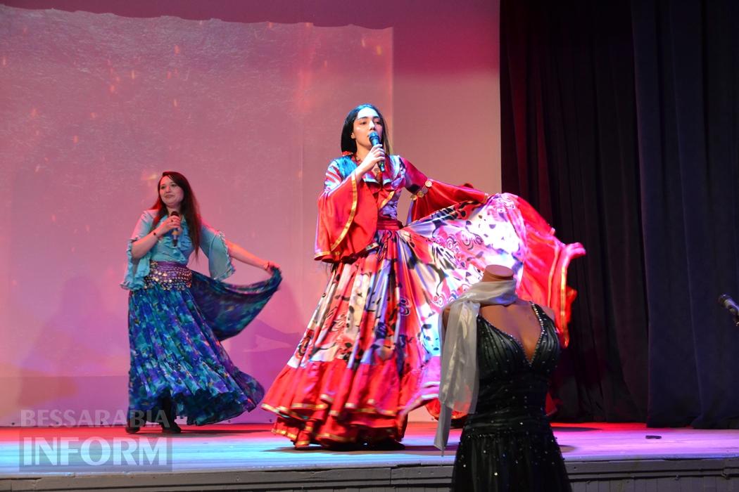 У Кілії видовищним концертом зустрічали свято весни і краси