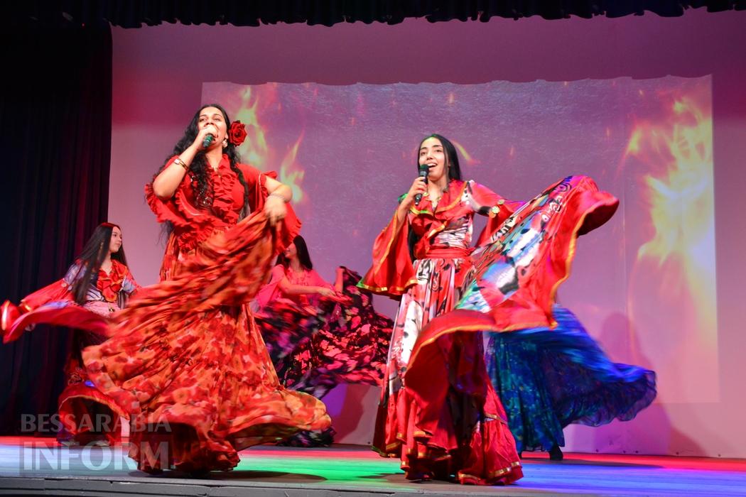 У Кілії видовищним концертом зустрічали свято весни і краси