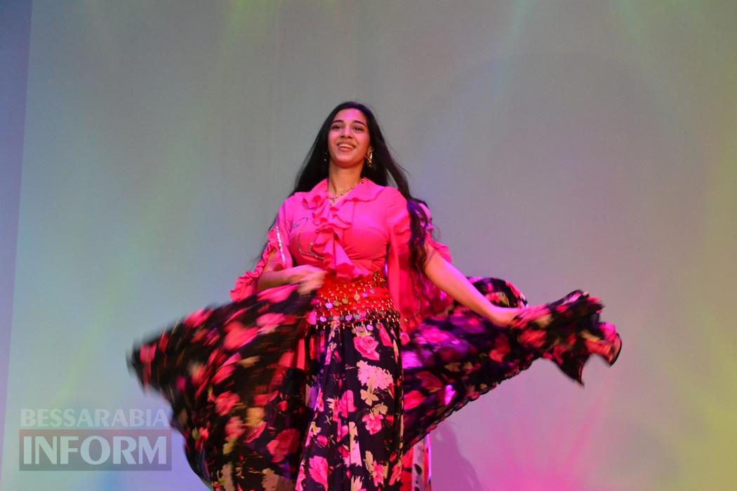 У Кілії видовищним концертом зустрічали свято весни і краси