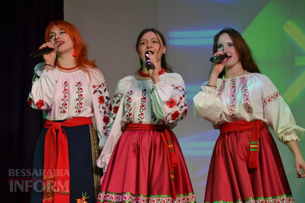 У Кілії видовищним концертом зустрічали свято весни і краси